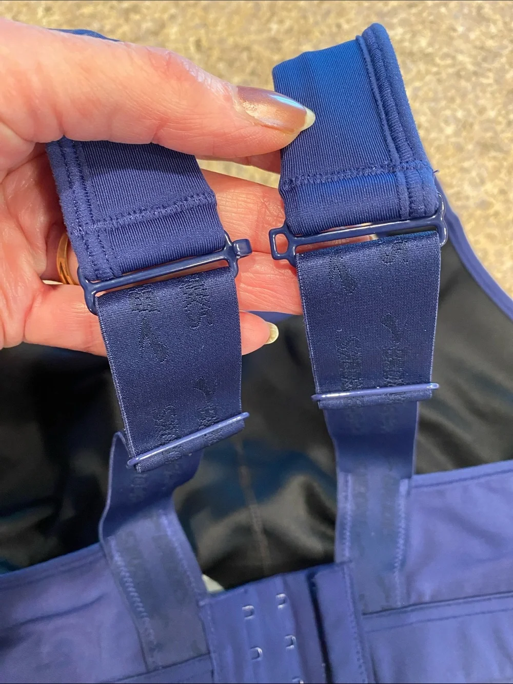 Brooks Sports Bra 34DD Style 350089 MUSTY SMELL